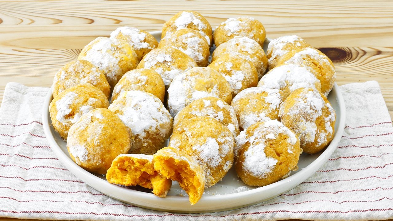 Biscotti alle carote: la ricetta dei dolcetti morbidi e senza burro per la colazione e la merenda