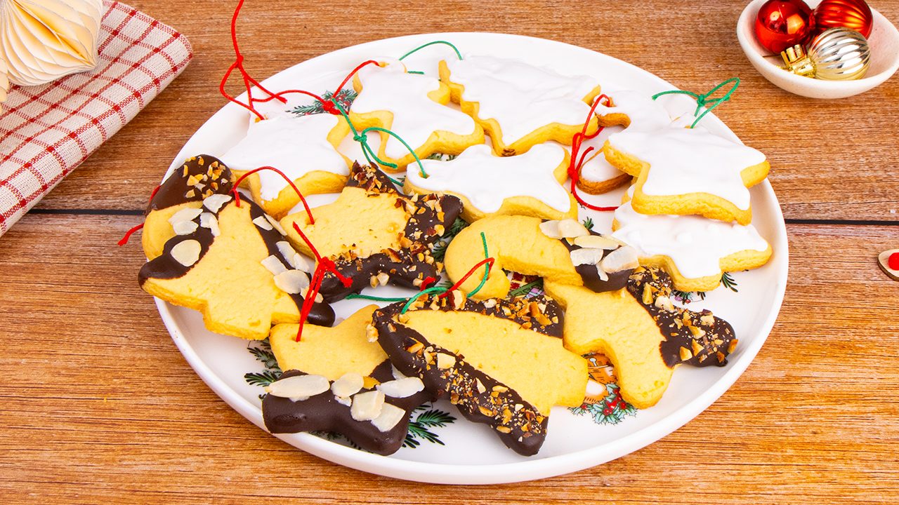 Biscotti da appendere all'albero di Natale