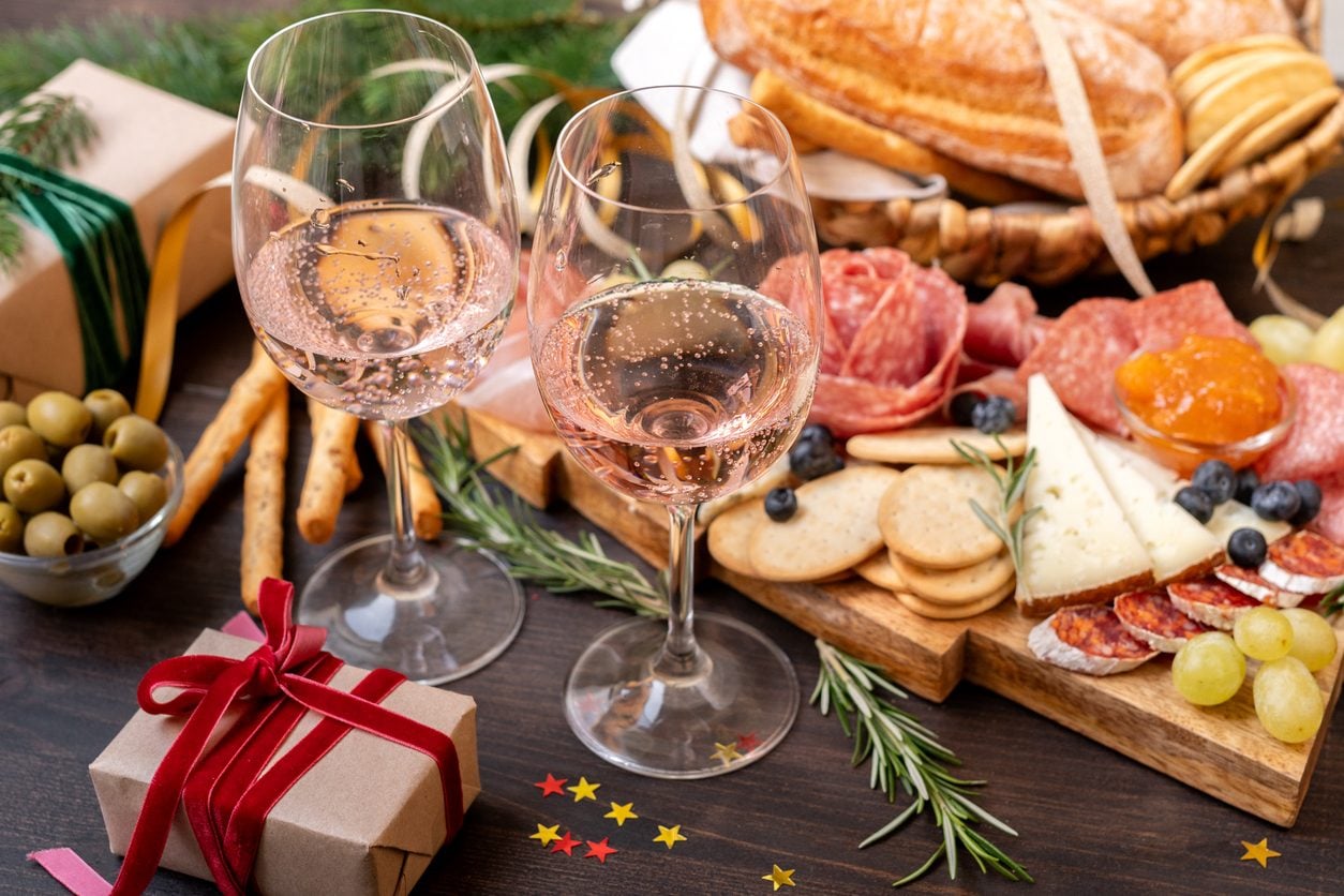 Prosecco a tavola: gli abbinamenti perfetti tra antipasti, portate principali e dessert