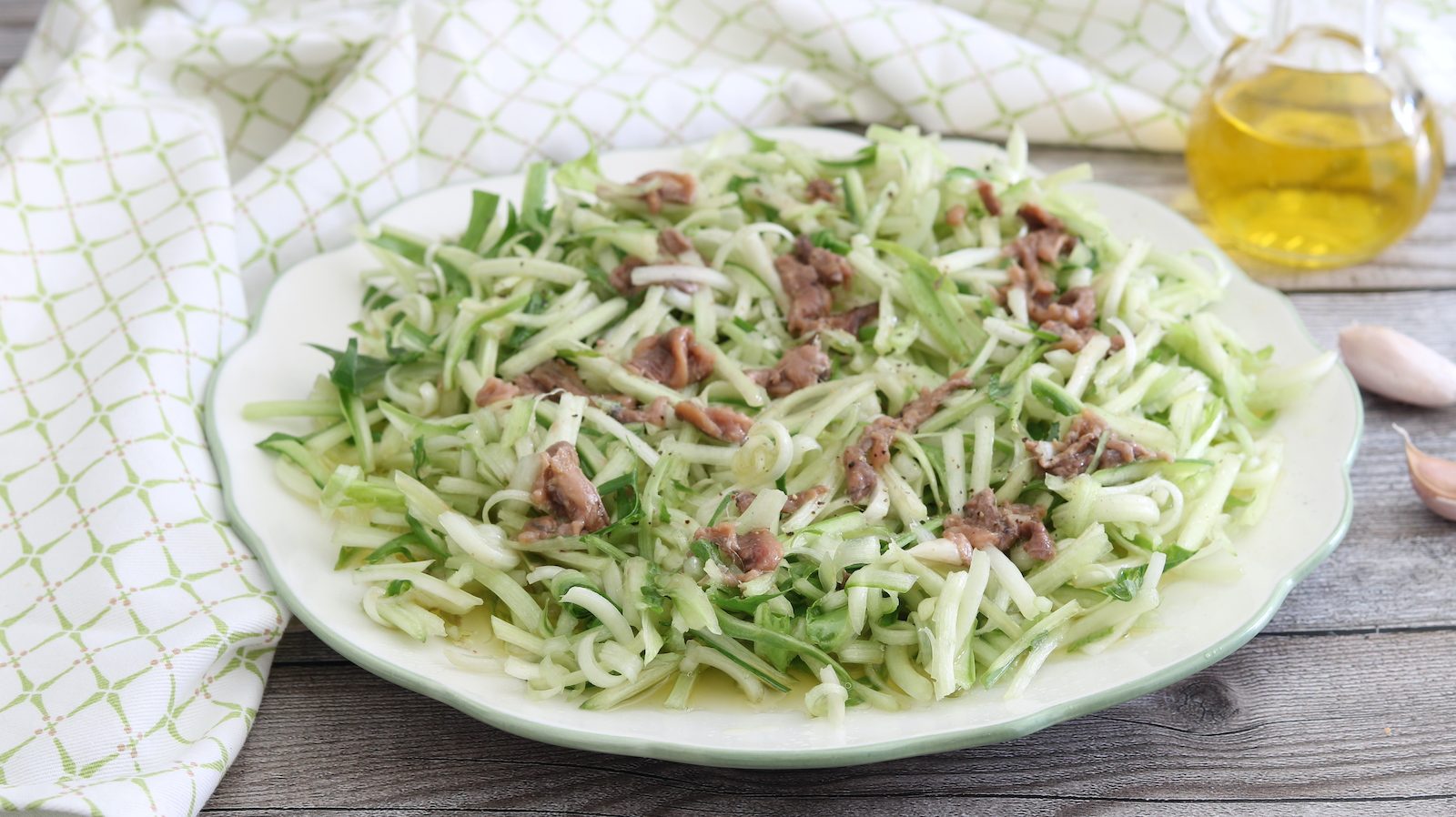 Insalata di puntarelle alla romana: la ricetta del contorno classico della tradizione laziale