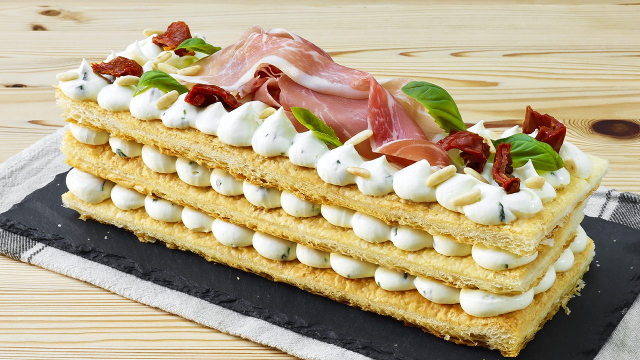 Millefoglie salata: la ricetta dell'antipasto scenografico con pasta sfoglia