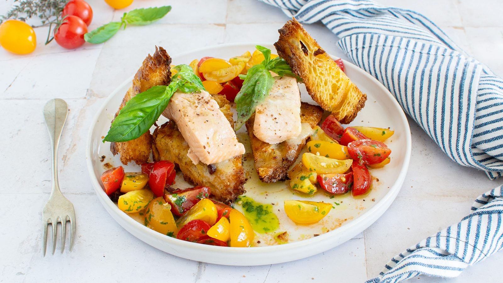 Panettone bruschettato con salmone confit e insalata di pomodori colorati di Barbieri