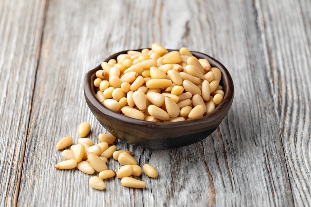 Pinoli, piccoli semi dai grandi benefici: proprietà e controindicazioni