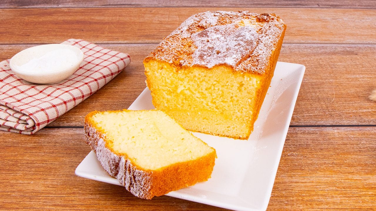 Plumcake allo yogurt senza glutine: la ricetta soffice con farina di riso