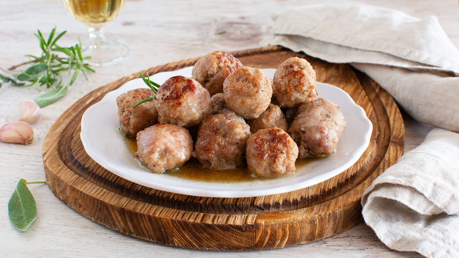 Salsiccia alla birra: la ricetta del secondo piatto semplice e gustoso