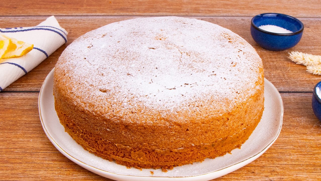 Torta allo yogurt senza glutine: la ricetta del dolce soffice per la colazione e la merenda