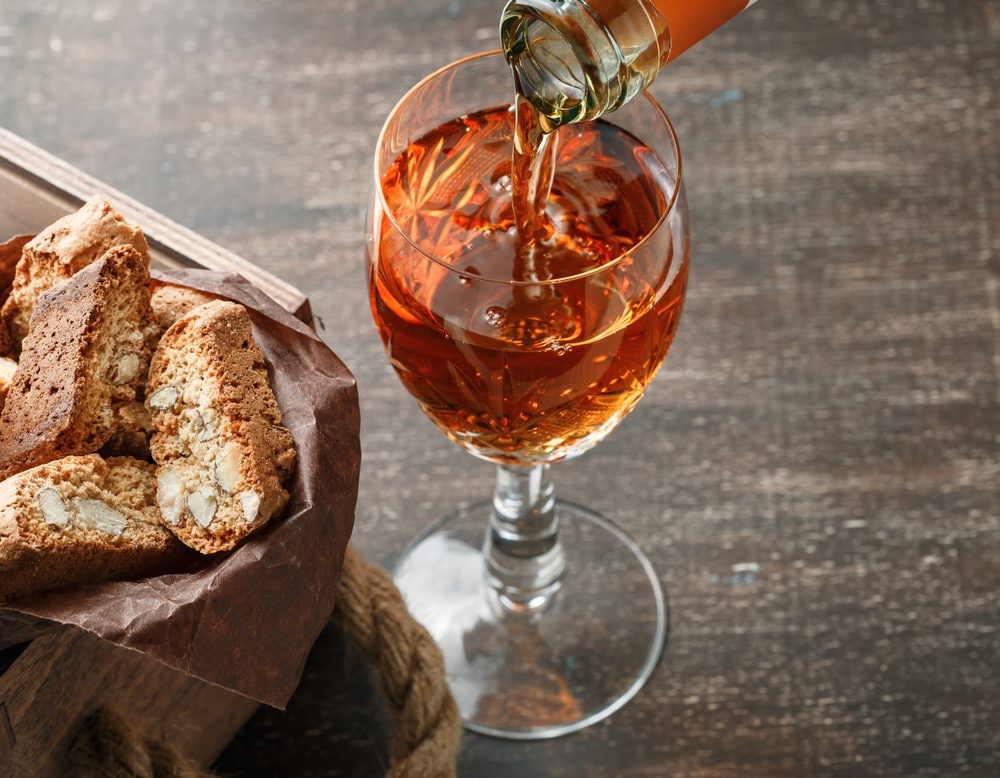 Passito, moscato, vin santo e altri vini dolci: cosa cambia davvero nel calice