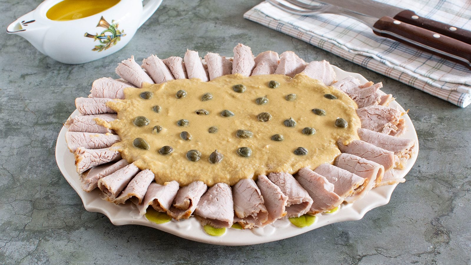Vitello tonnato di Cannavacciuolo: la ricetta rivisitata del celebre chef stellato