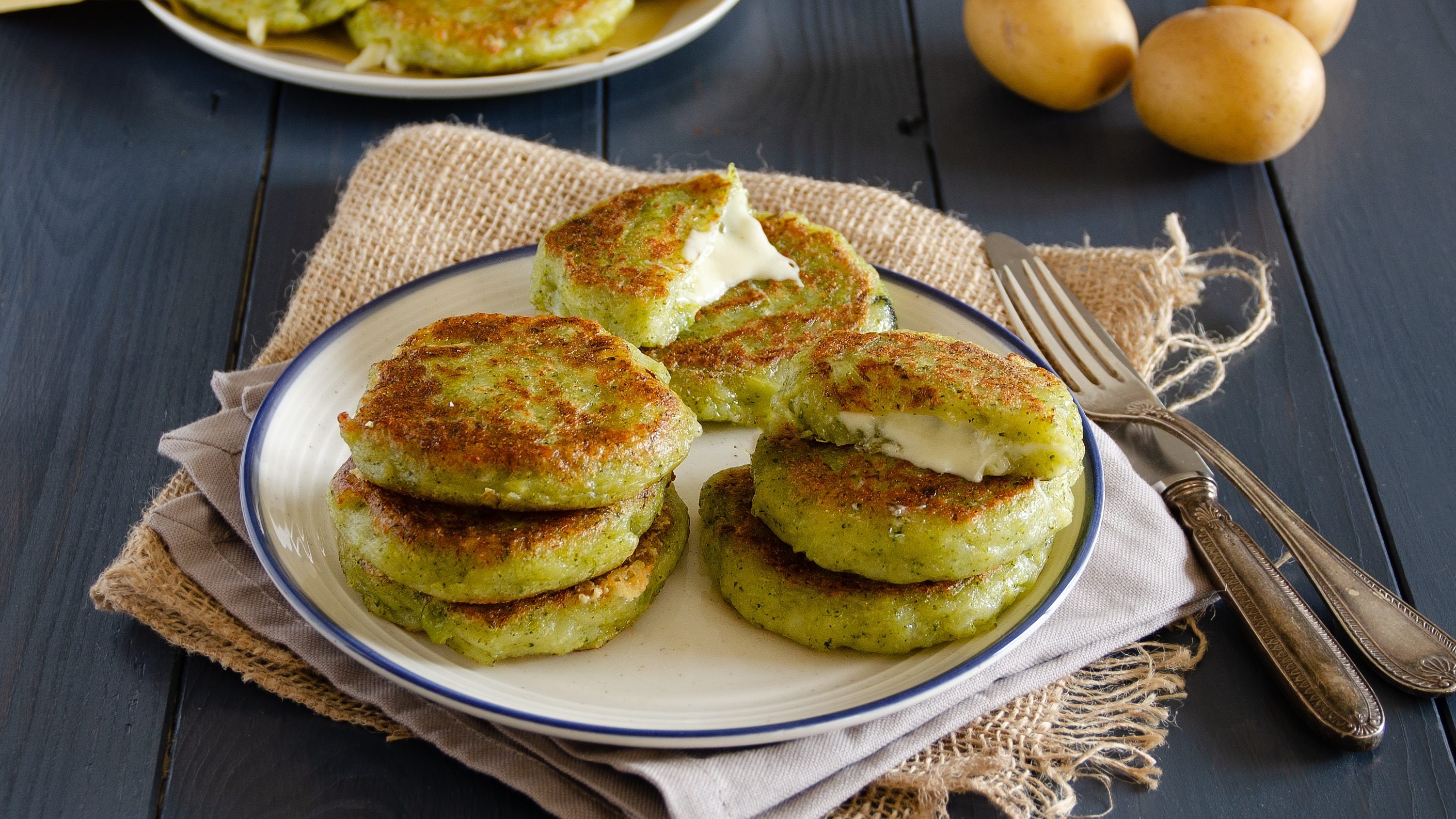 Focaccine di broccoli e patate