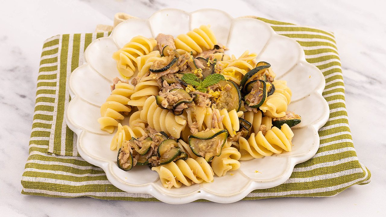 Pasta zucchine e tonno