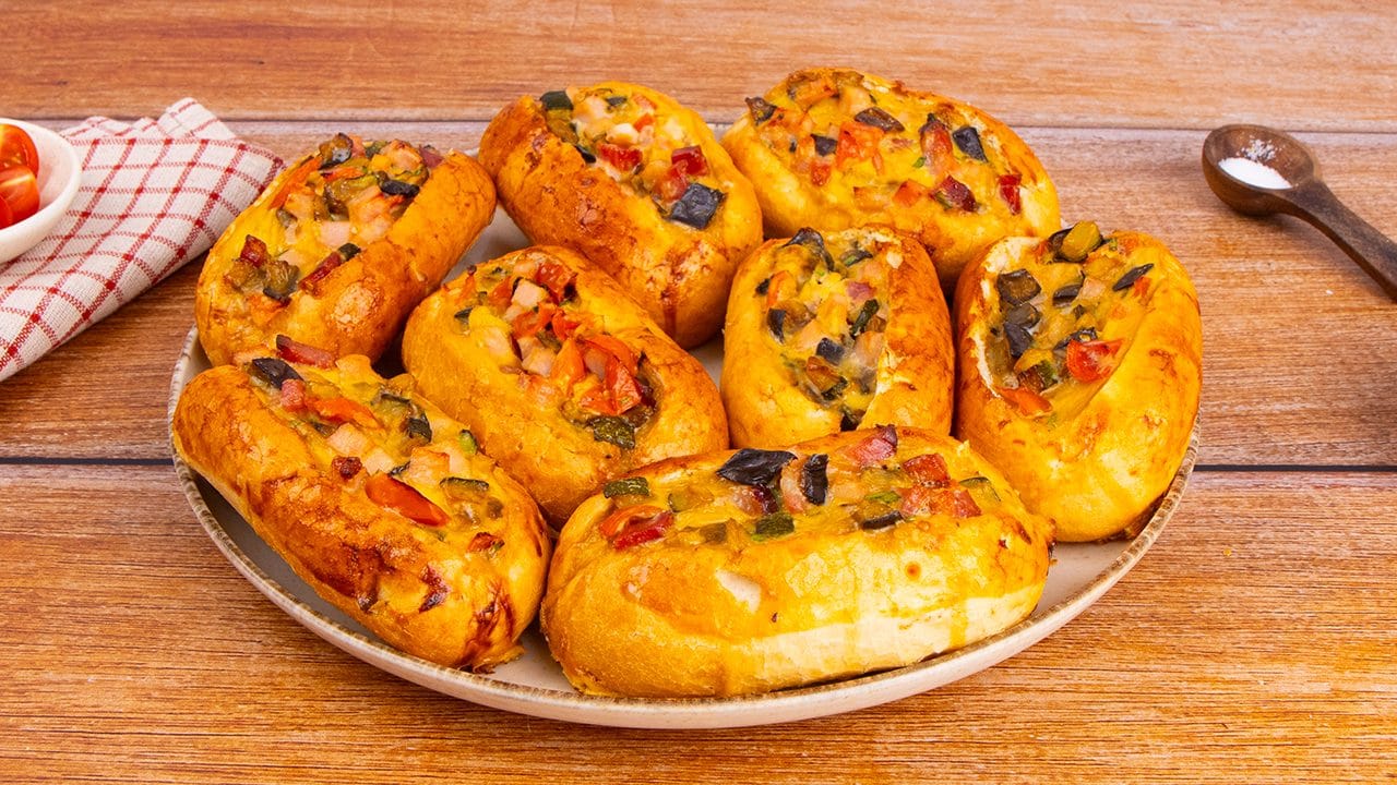 Barchette di pane: la ricetta dell'antipasto ricco e sfizioso