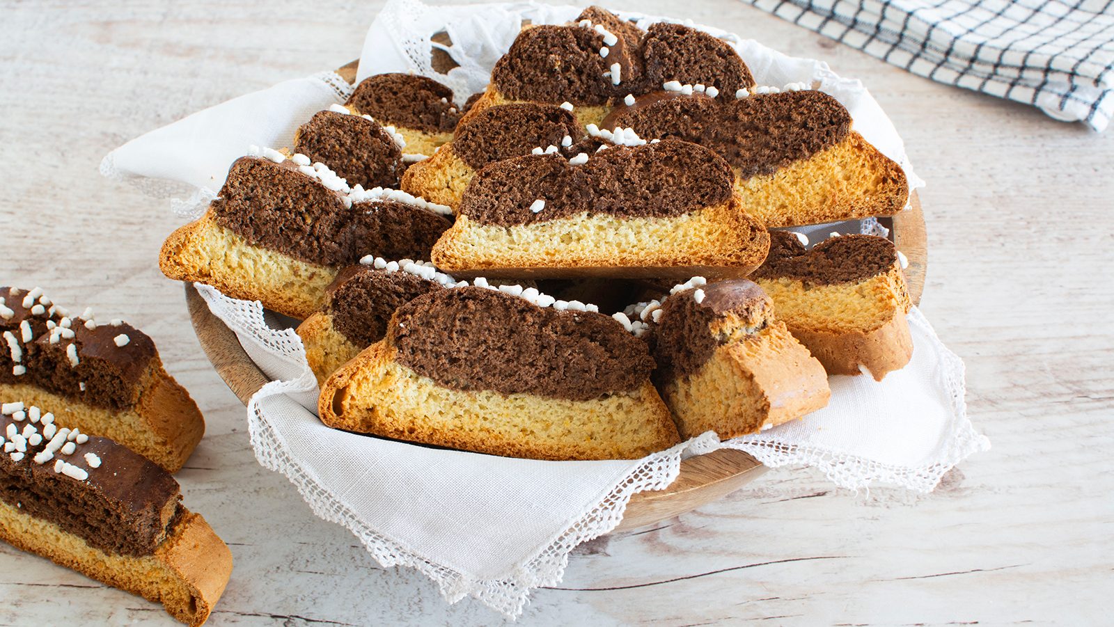 Biscottoni inzupposi bicolore: la ricetta per farli croccanti e gustosi