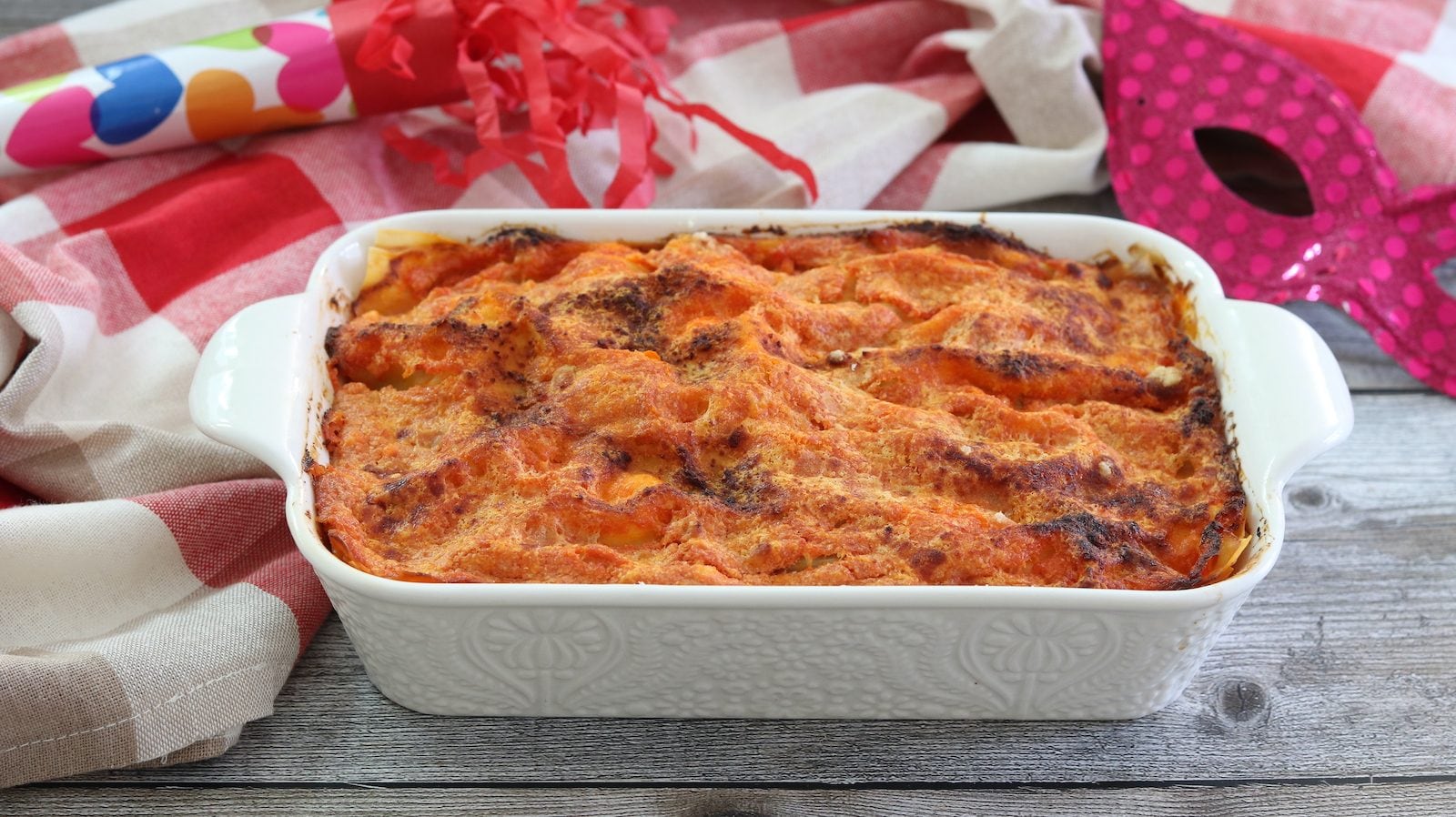 Lasagna napoletana di Cannavacciuolo: la ricetta del primo di festa ricco e sostanzioso