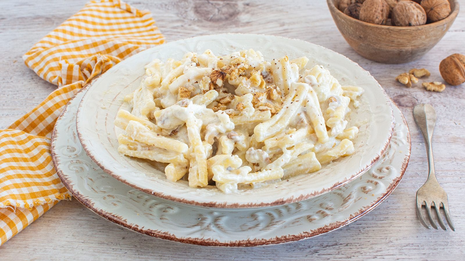 Pasta ricotta e noci: la ricetta del primo cremoso pronto in pochi minuti