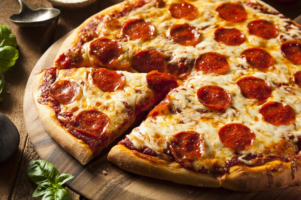 Pizza pepperoni: cos’è, da dove nasce e perché non c’entra nulla con i peperoni