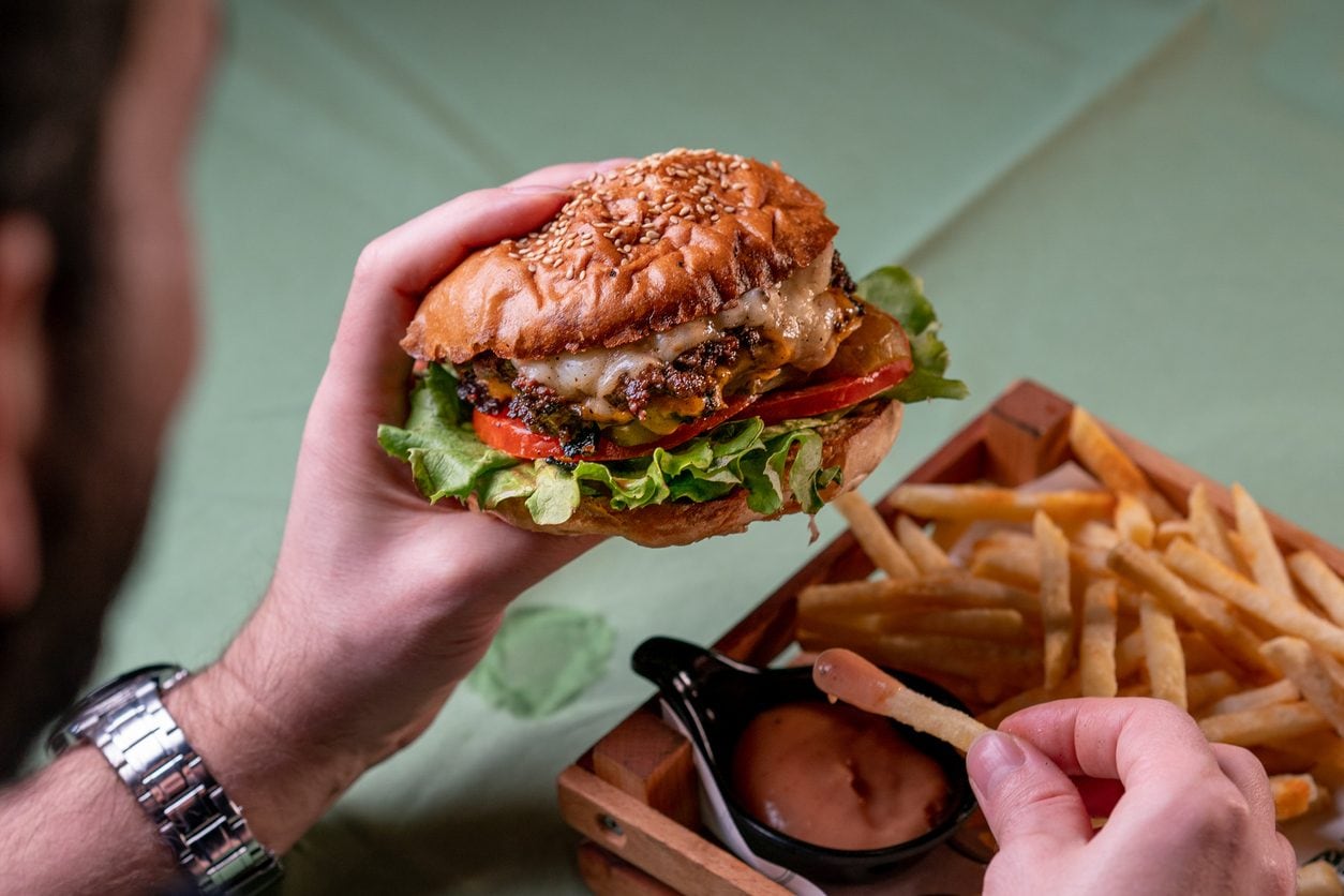 Nel Regno Unito sono state vietate le pubblicità di cibo spazzatura prima delle 21