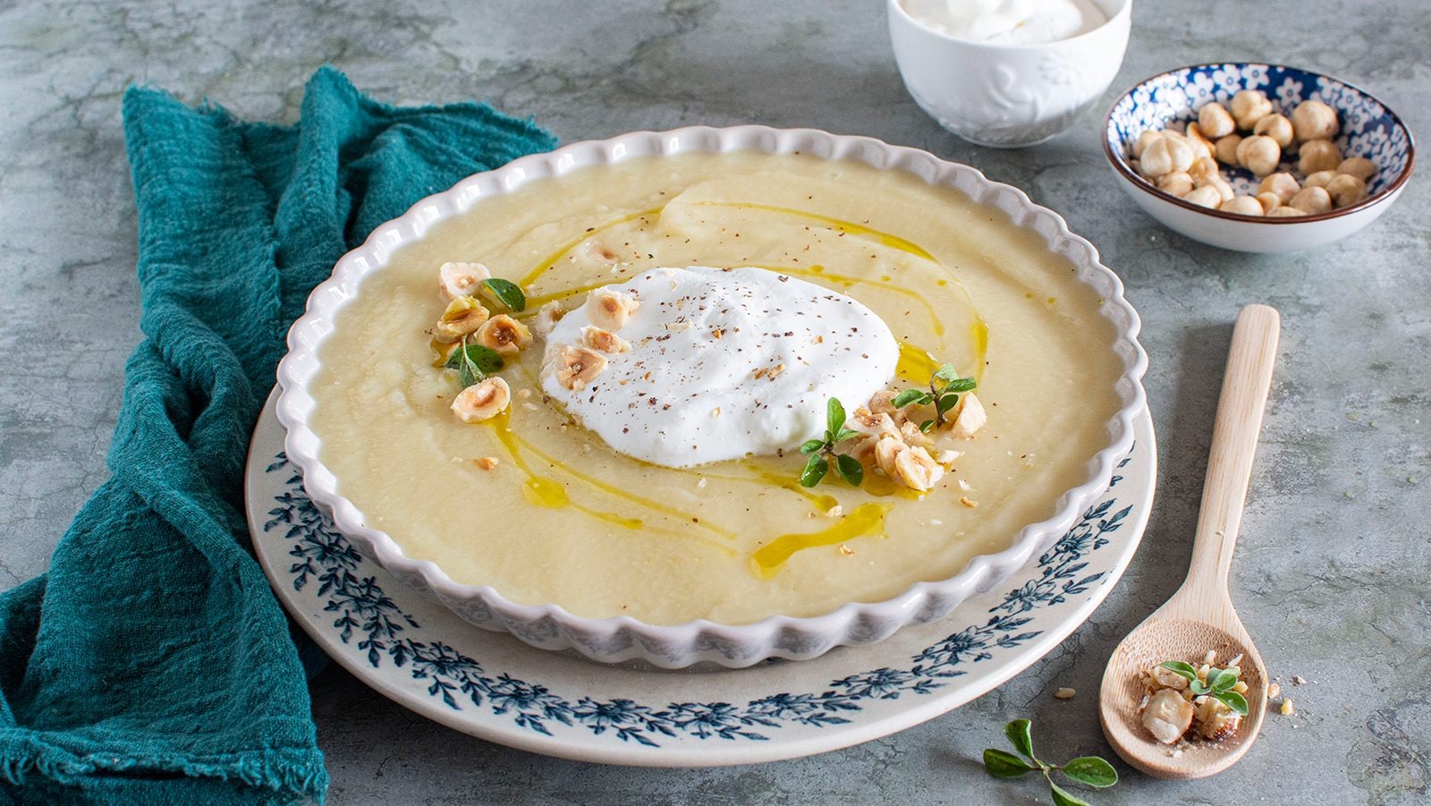 Vellutata di sedano rapa: la ricetta cremosa con patate e panna