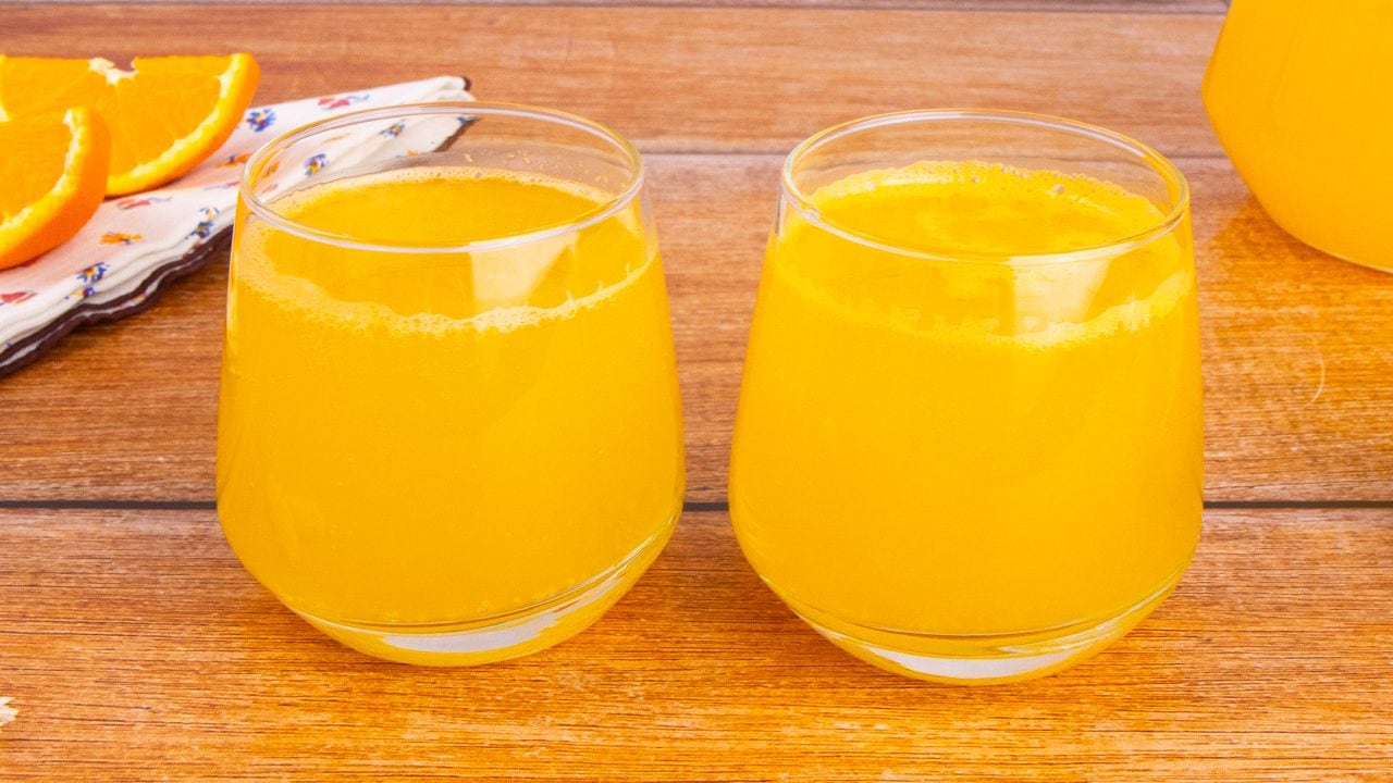 Aranciata fatta in casa: la ricetta facile e sana con 3 ingredienti