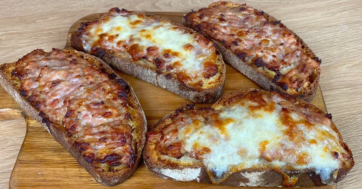 Bruschette con salsiccia: la ricetta dell'antipasto ricco e sfizioso