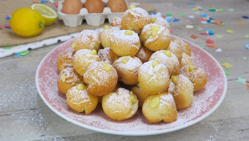 Castagnole alla ricotta: la ricetta dei dolcetti di Carnevale ripieni di crema pasticciera