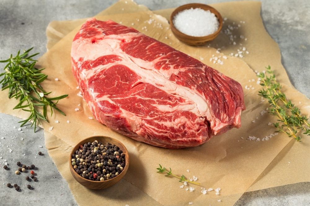 Come scegliere carne etica e sana evitando quella da allevamenti intensivi