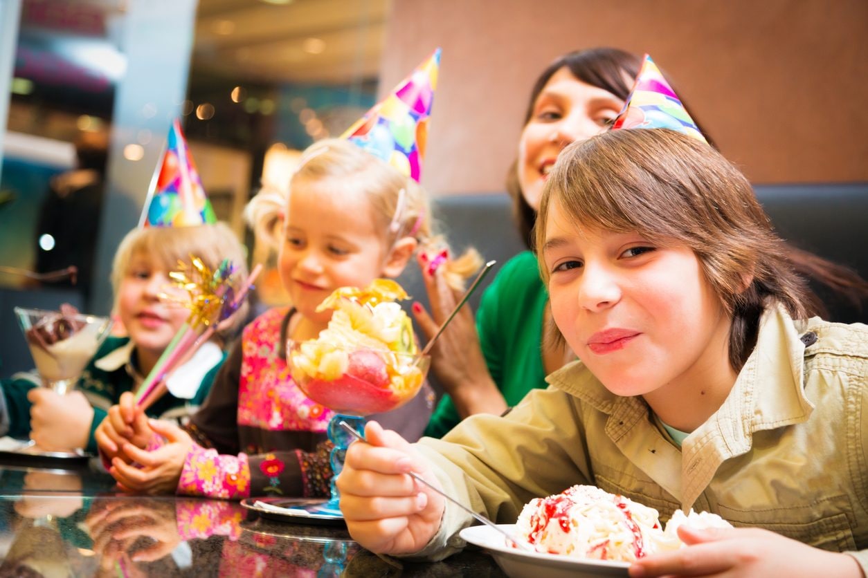 Festa di compleanno e bambini: come gestire dolci e snack