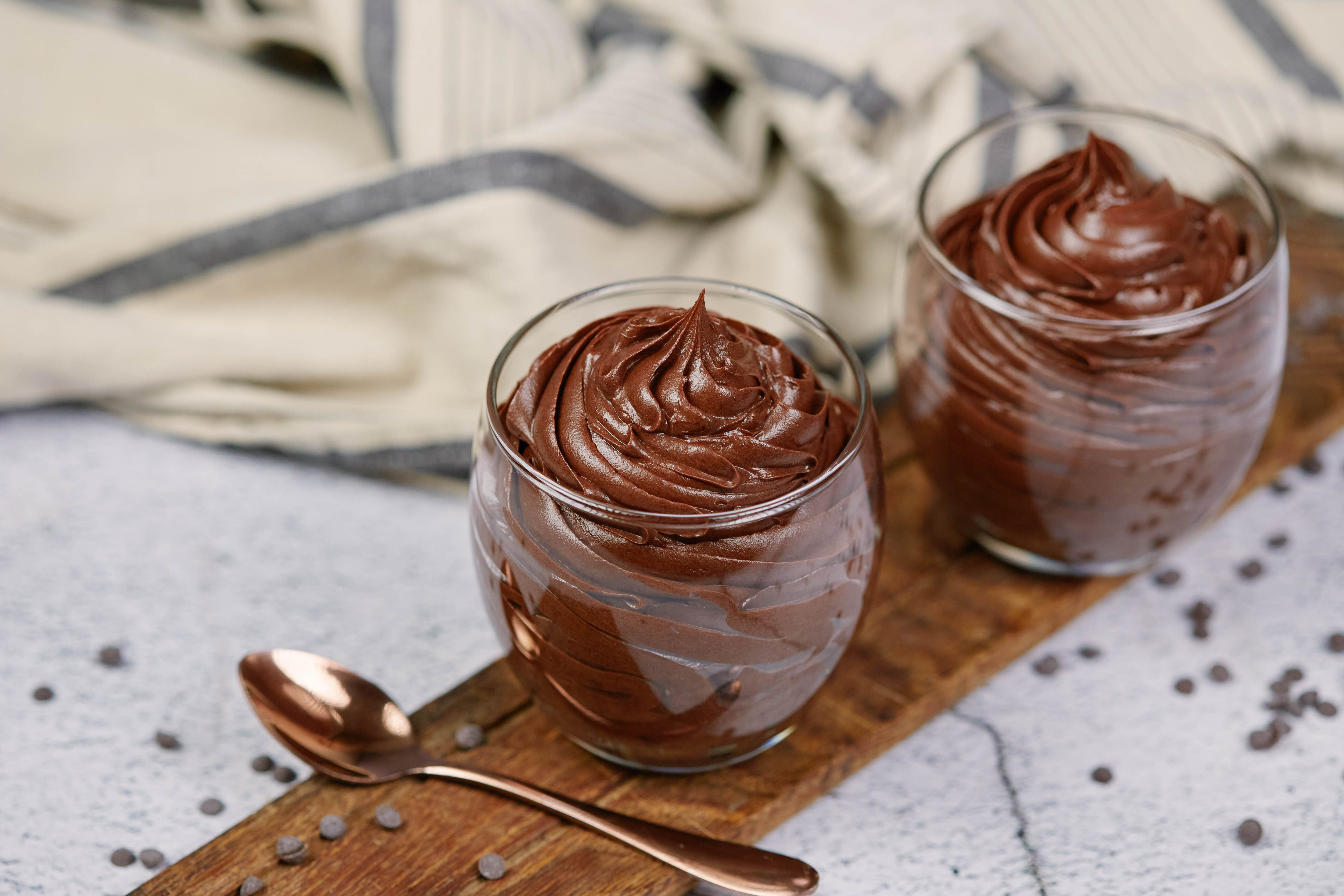 Fudge cremoso al cioccolato: la ricetta del dessert goloso con 3 ingredienti