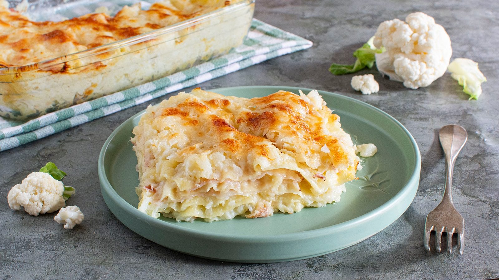 Lasagna con cavolfiore: la ricetta con pancetta, provola e besciamella