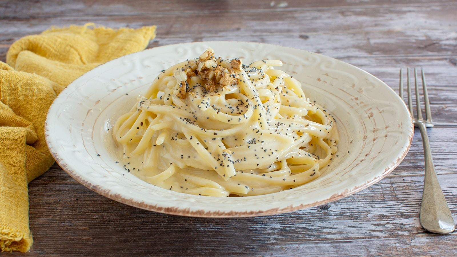 Pasta con fonduta di taleggio: la ricetta del primo piatto cremoso e saporito