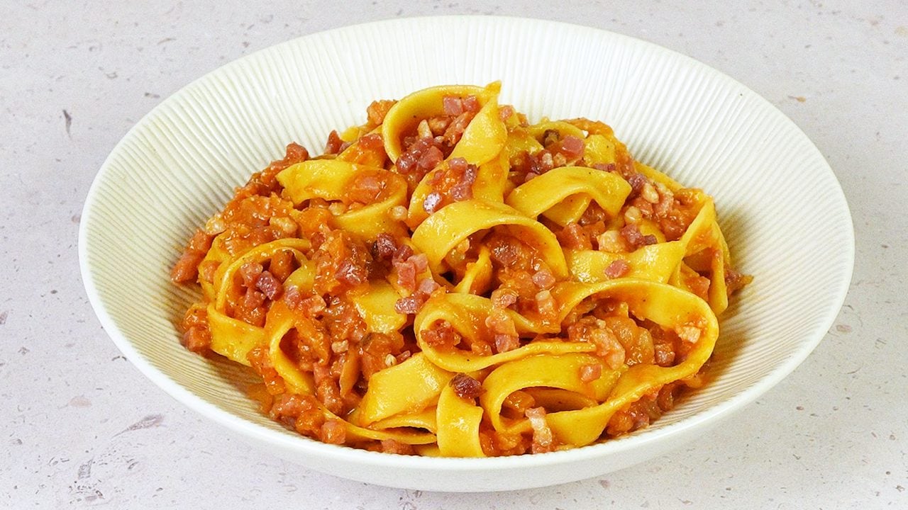 Pasta con prosciutto crudo