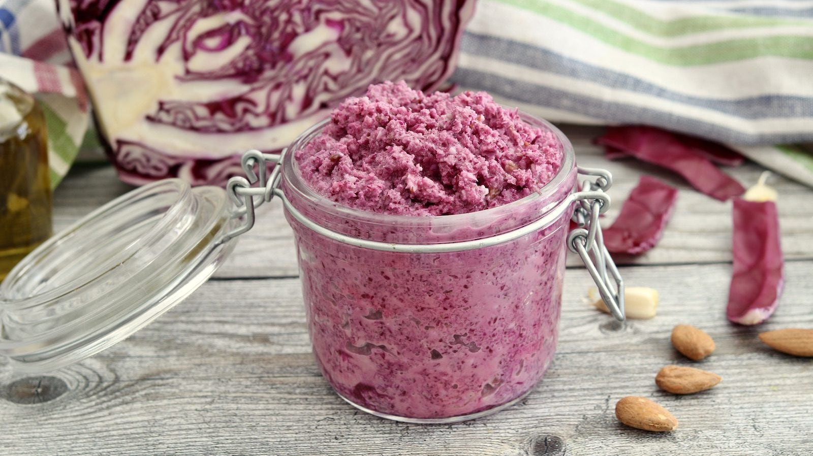 Pesto di cavolo viola vegano