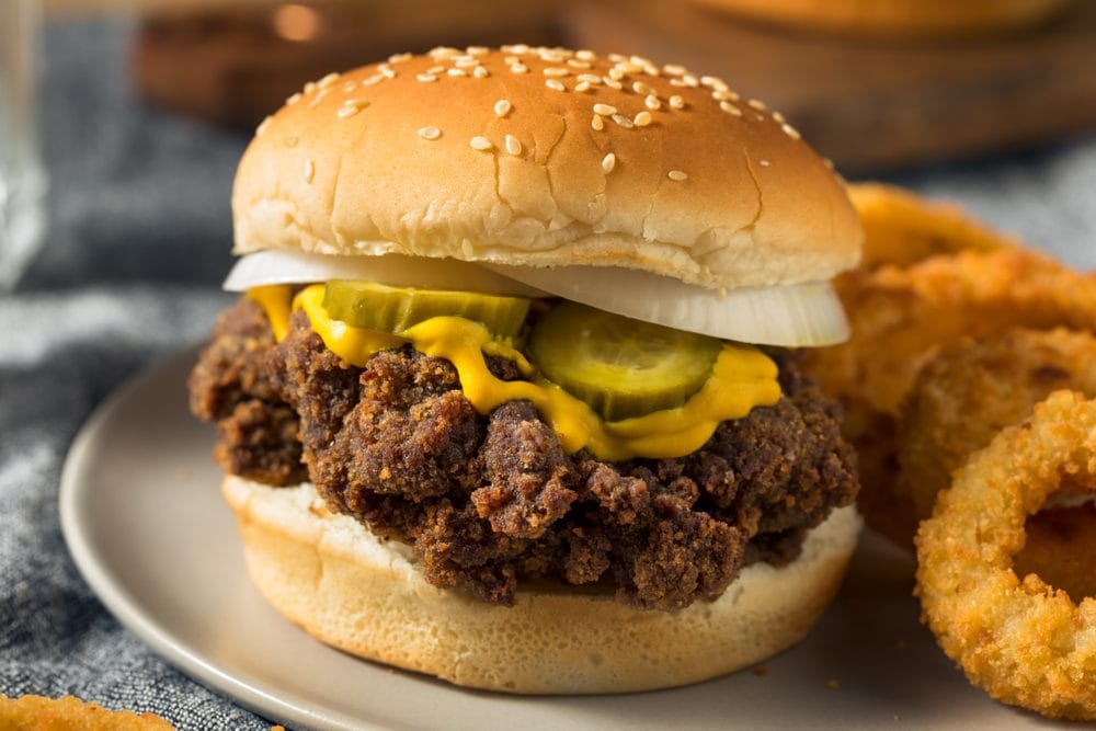 Slugburger: che cos'è l'hamburger fritto nato dalla fame e dalla storia americana