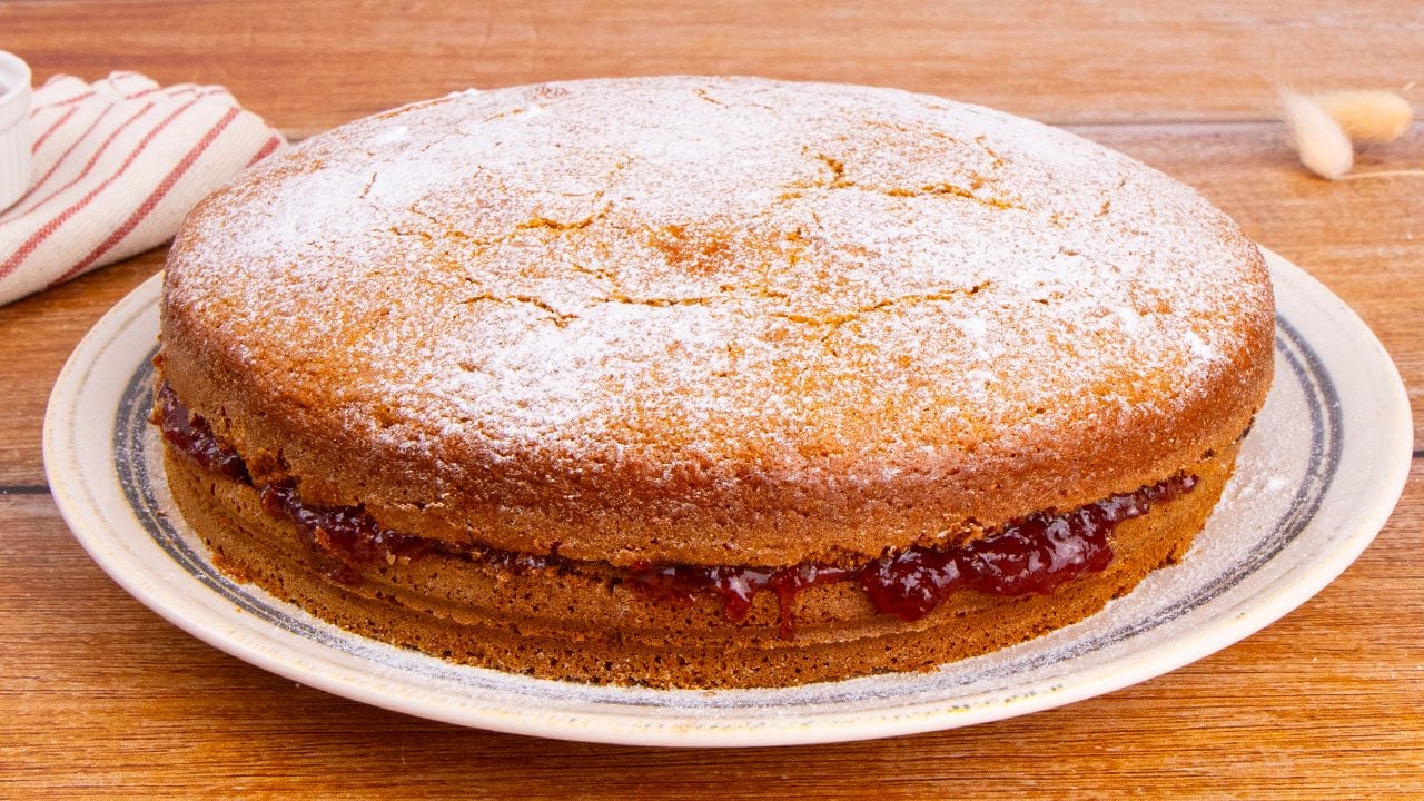 Torta con farina integrale: la ricetta del dolce soffice e genuino