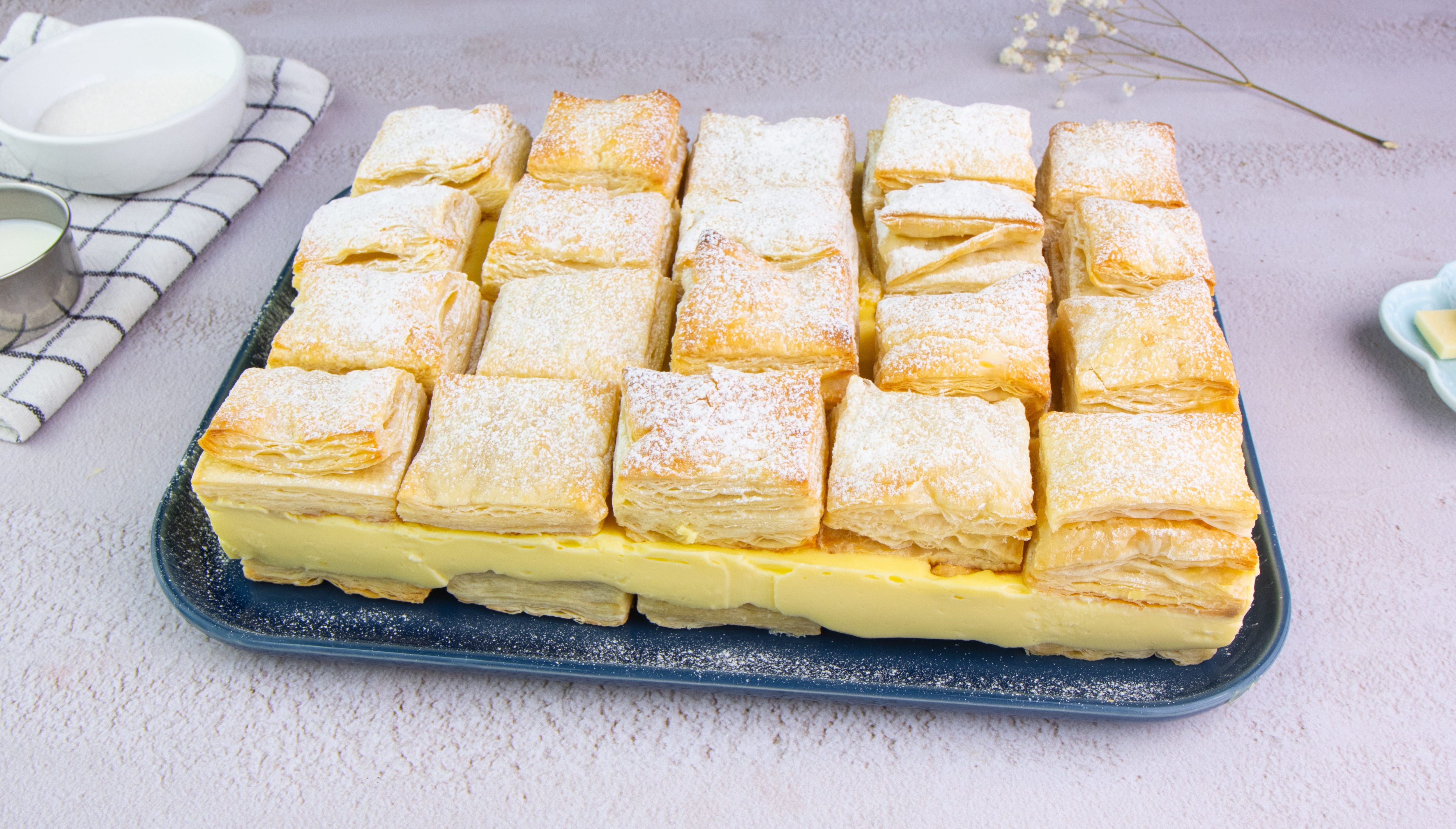 Torta di pasta sfoglia e crema alla vaniglia: la ricetta del dolce semplice e delizioso