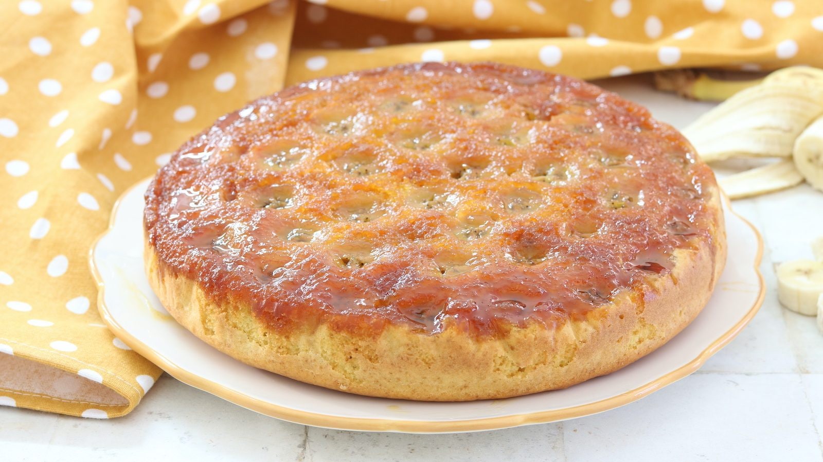 Torta rovesciata alle banane: la ricetta del dolce soffice con banane caramellate