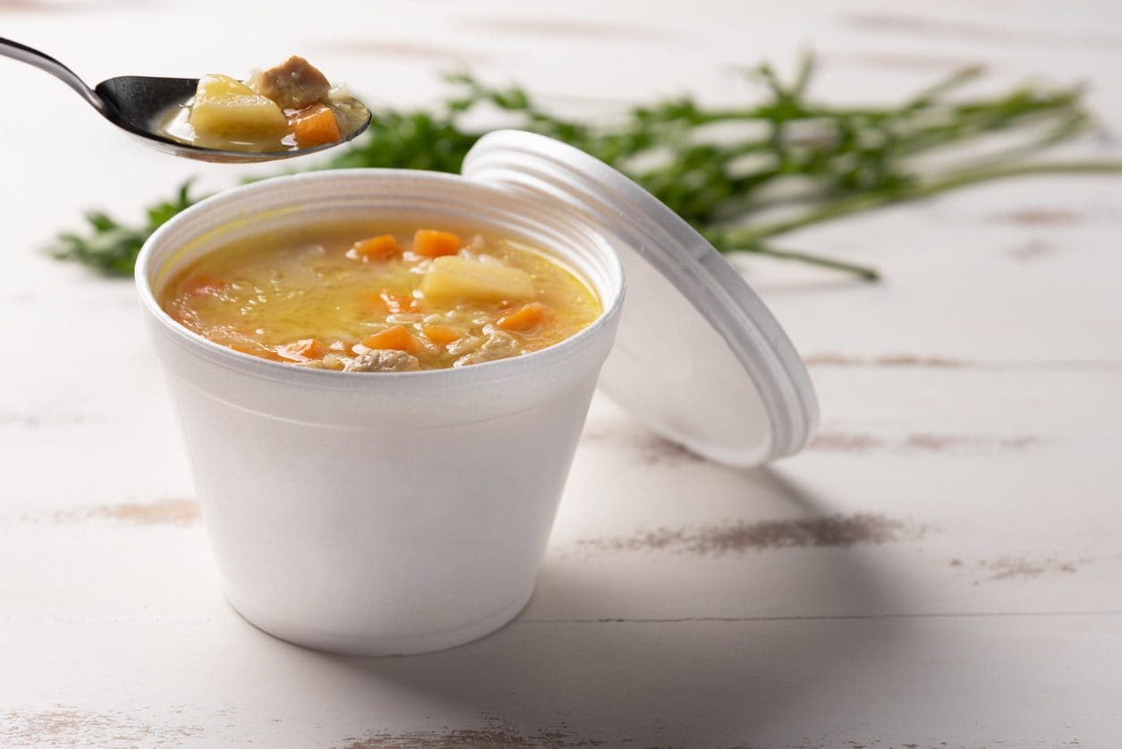 Zuppe pronte e minestroni surgelati fanno male? Lo abbiamo chiesto all'esperto