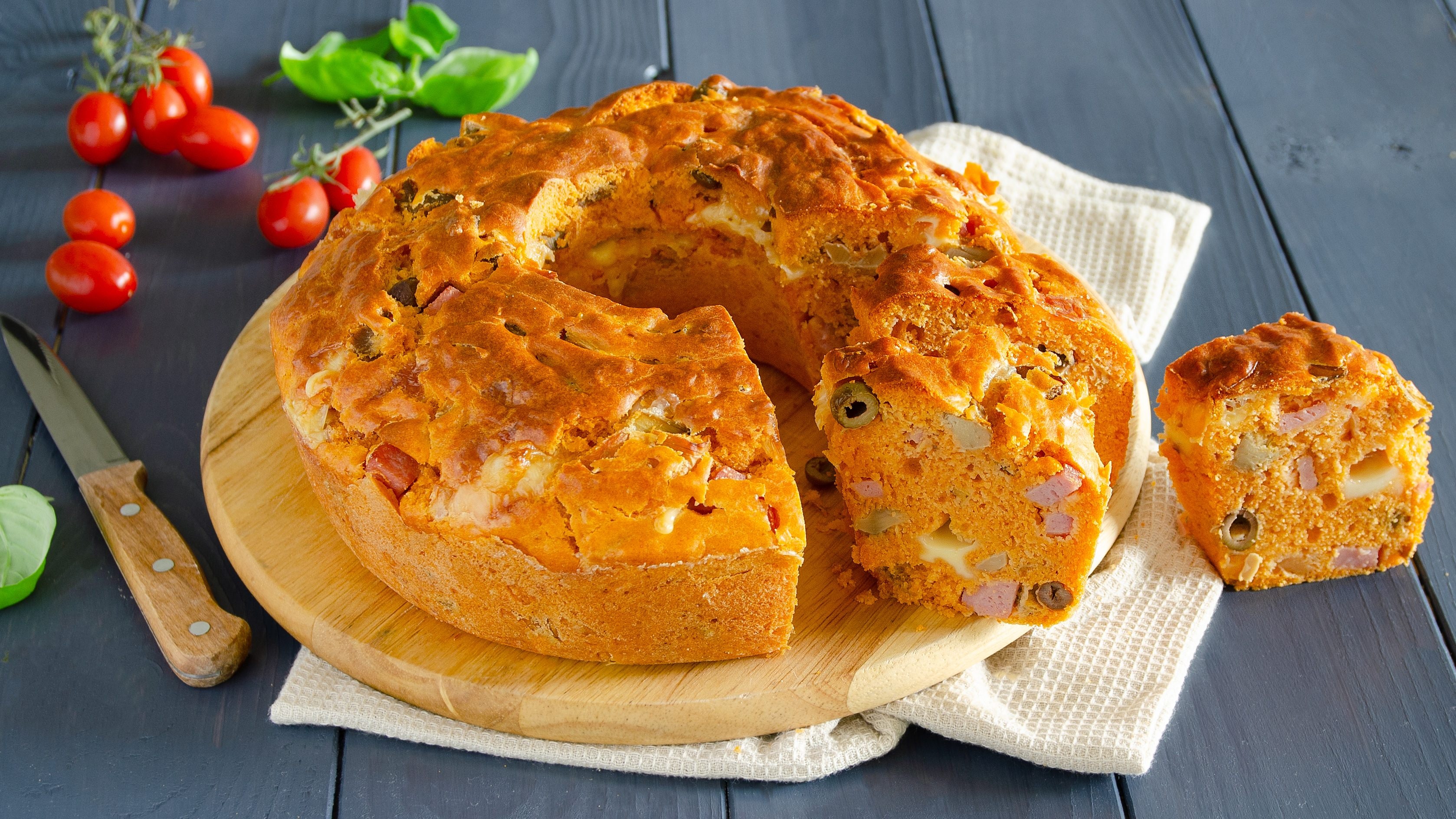 Ciambella salata capricciosa: la ricetta del rustico ricco e saporito