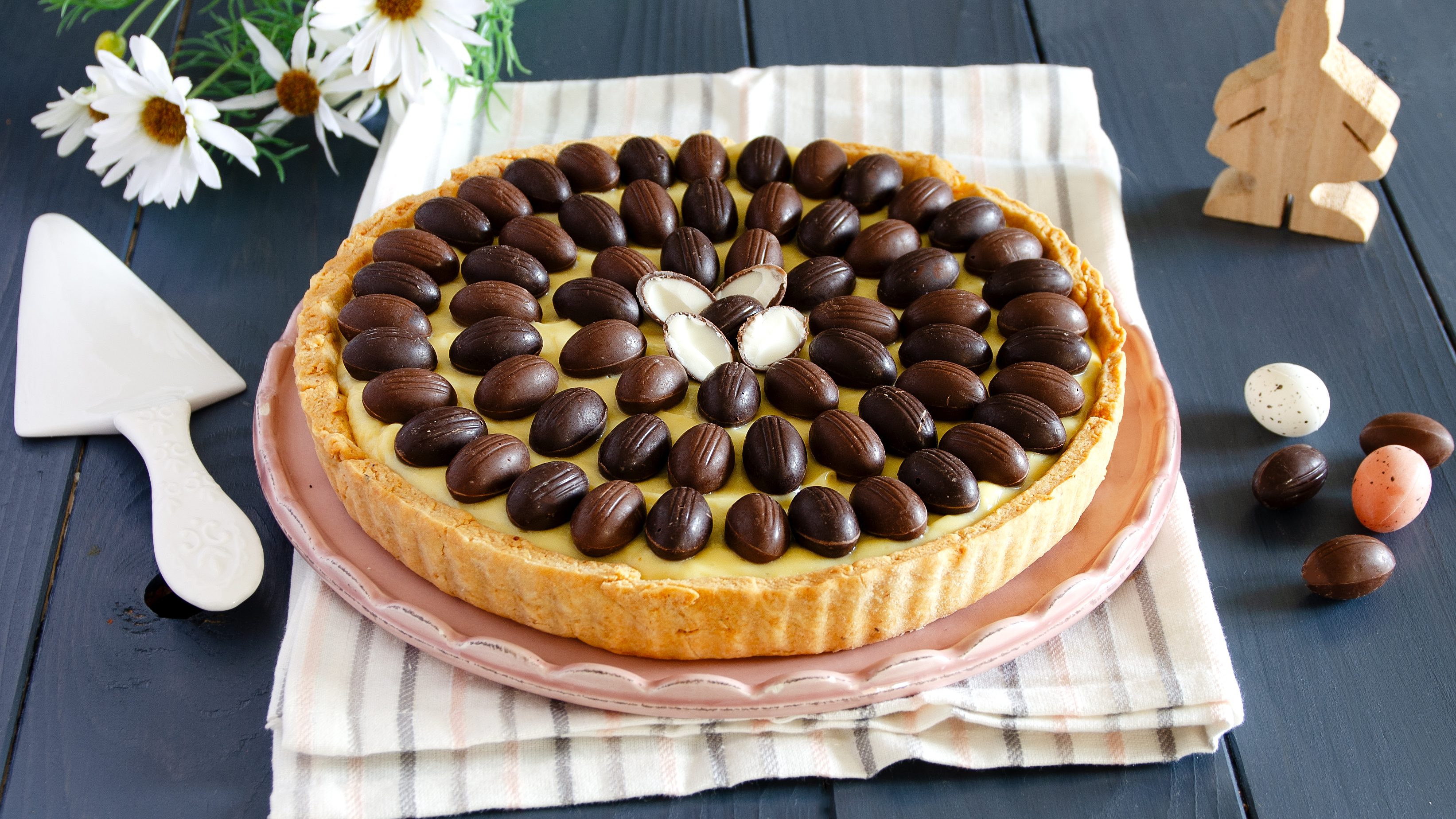 Crostata pasquale: la ricetta con crema e ovetti di cioccolato
