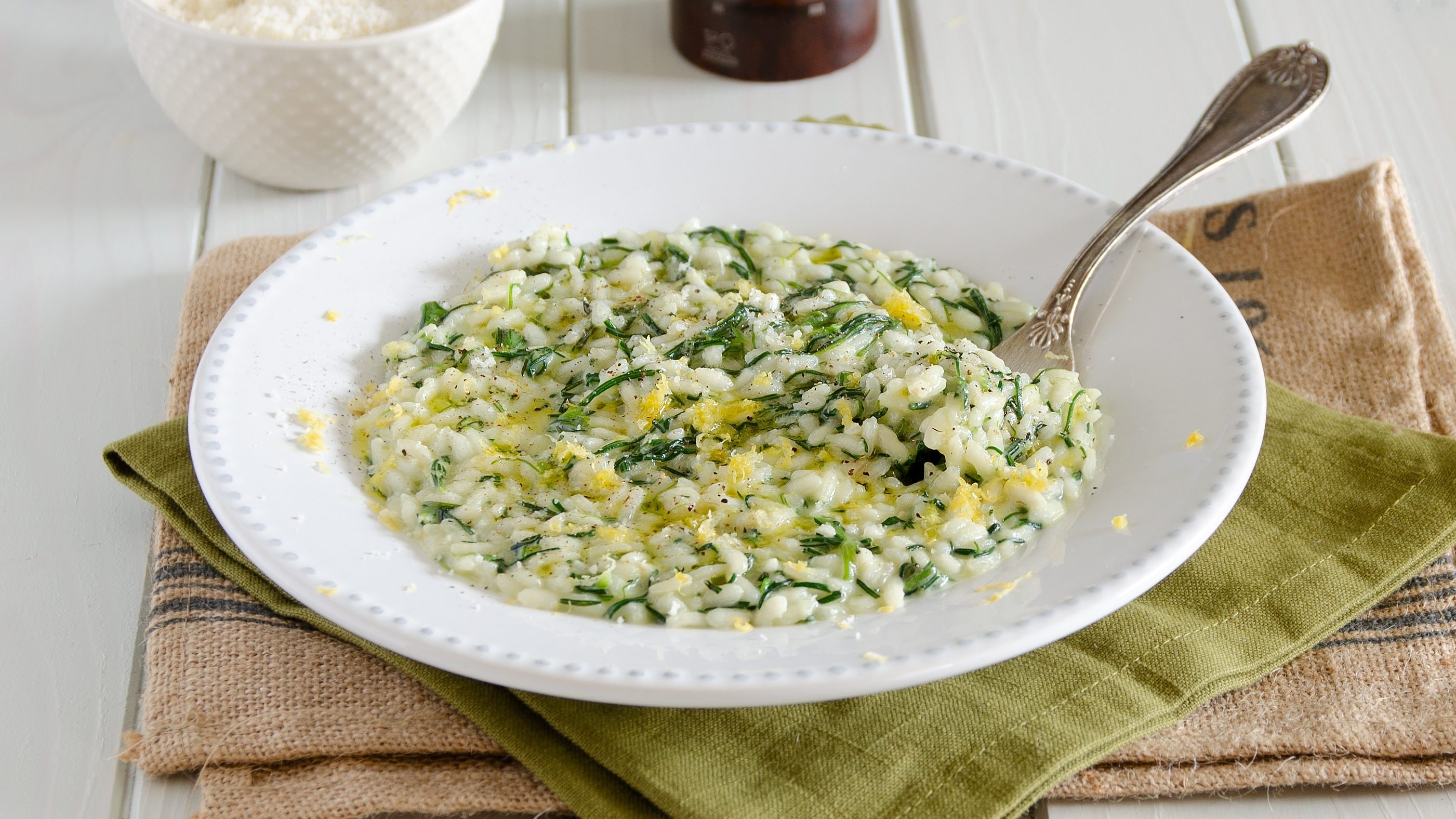 Risotto agli agretti: la ricetta del primo piatto perfetto per la primavera