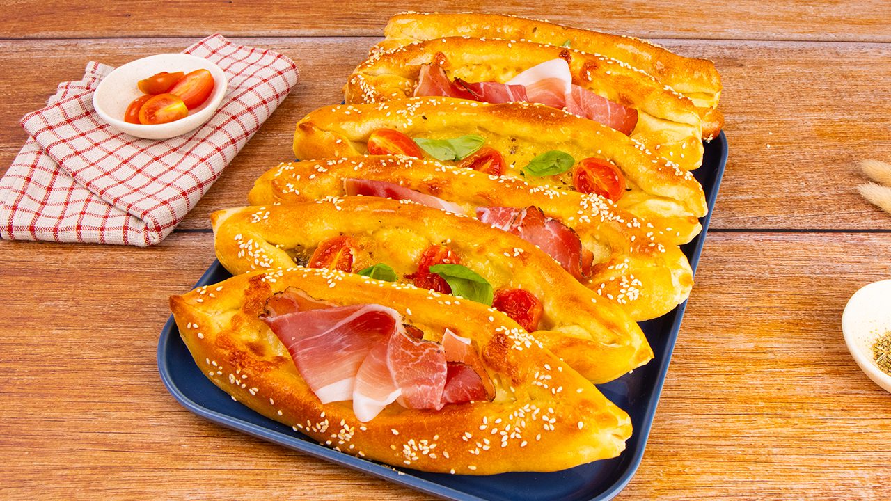 Barchette di pizza: la ricetta dei rustici sfiziosi e stuzzicanti