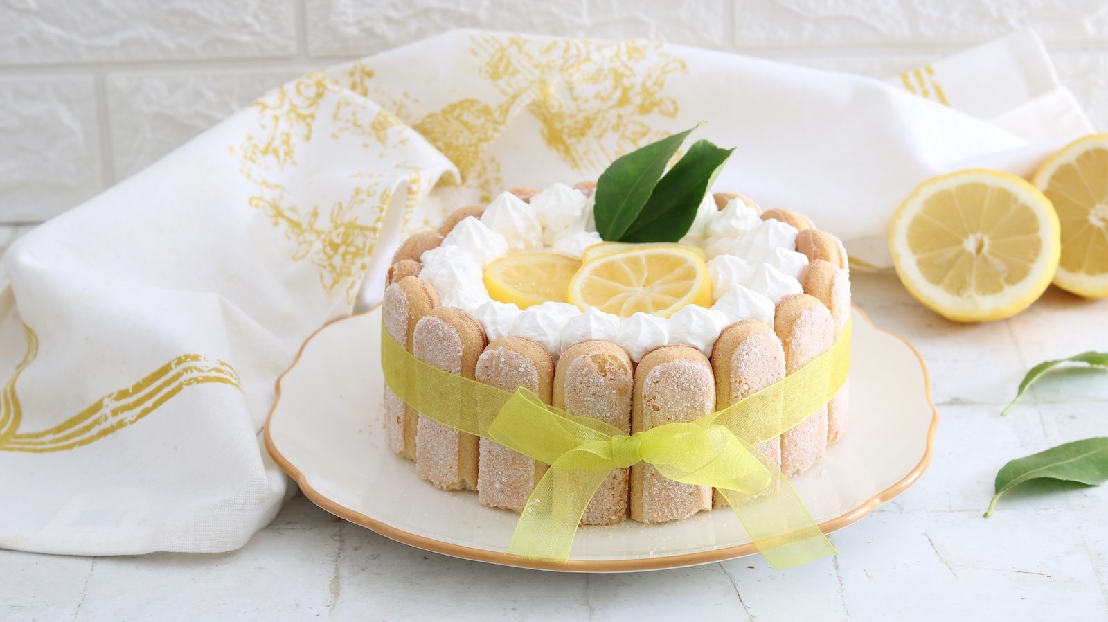 Charlotte al limone: la ricetta del dolce fresco e senza cottura