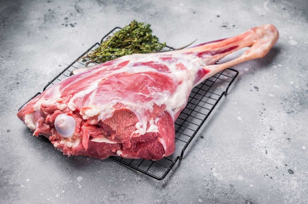 Cosciotto di agnello: il taglio ricco e succoso, perfetto per le lunghe cotture ma sempre elegante