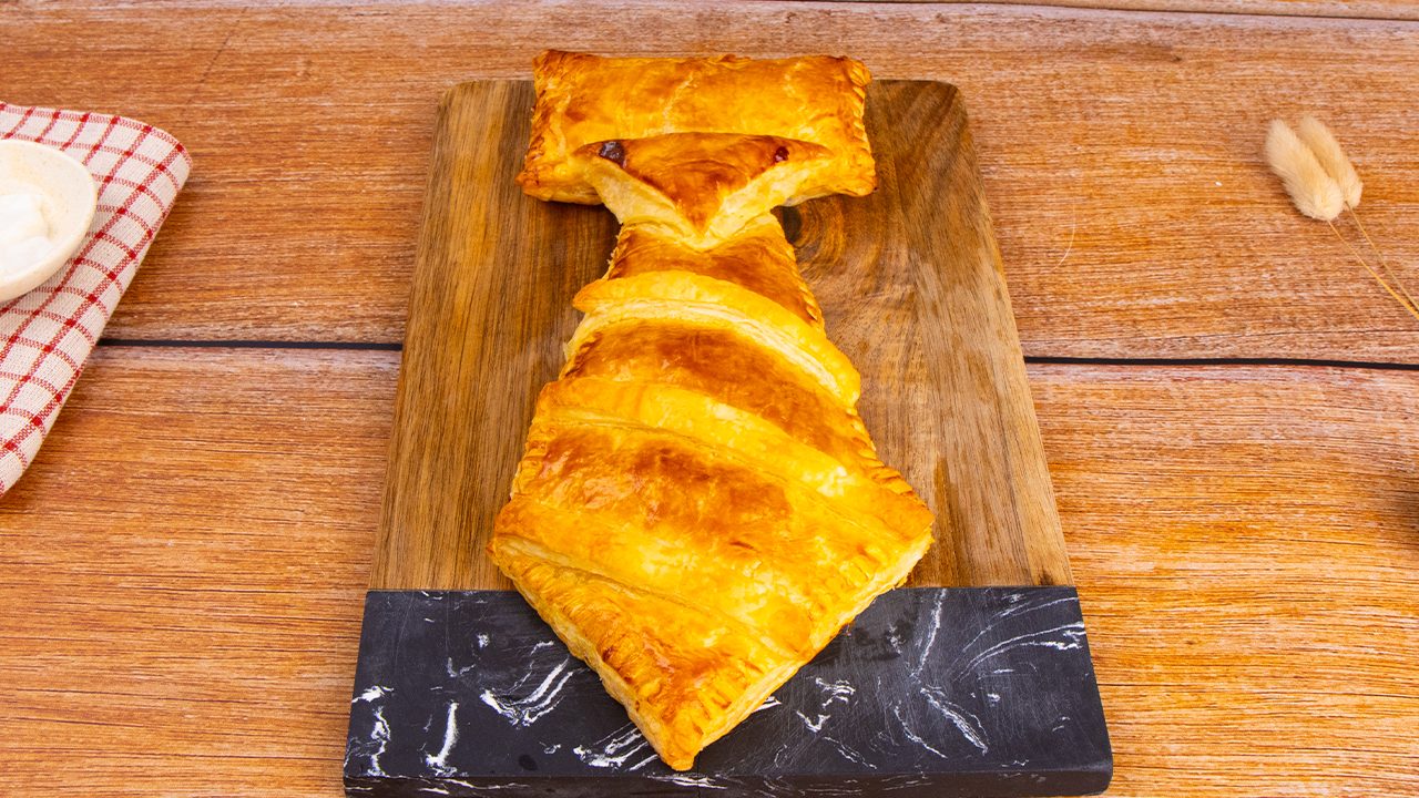 Cravatta di pasta sfoglia