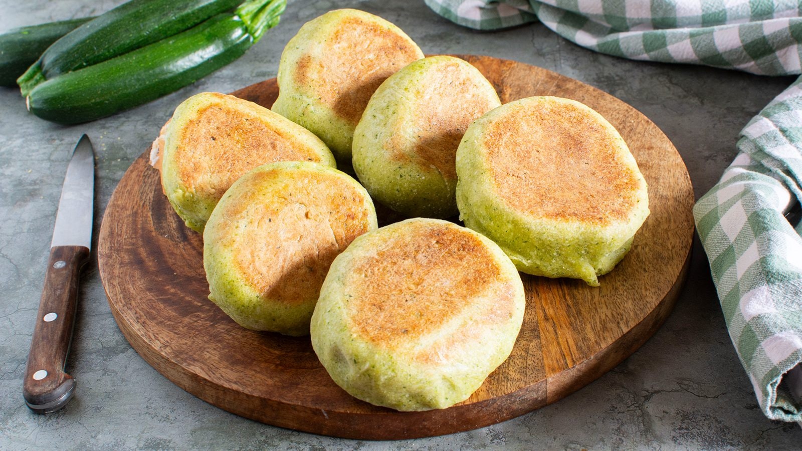 Focaccine in padella alle zucchine: la ricetta veloce per farle soffici e fragranti