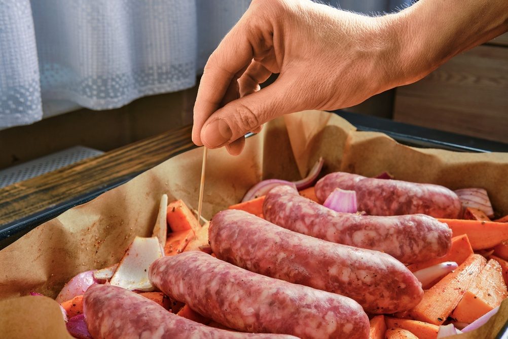Salsicce: perché non bisogna bucarle durante la cottura