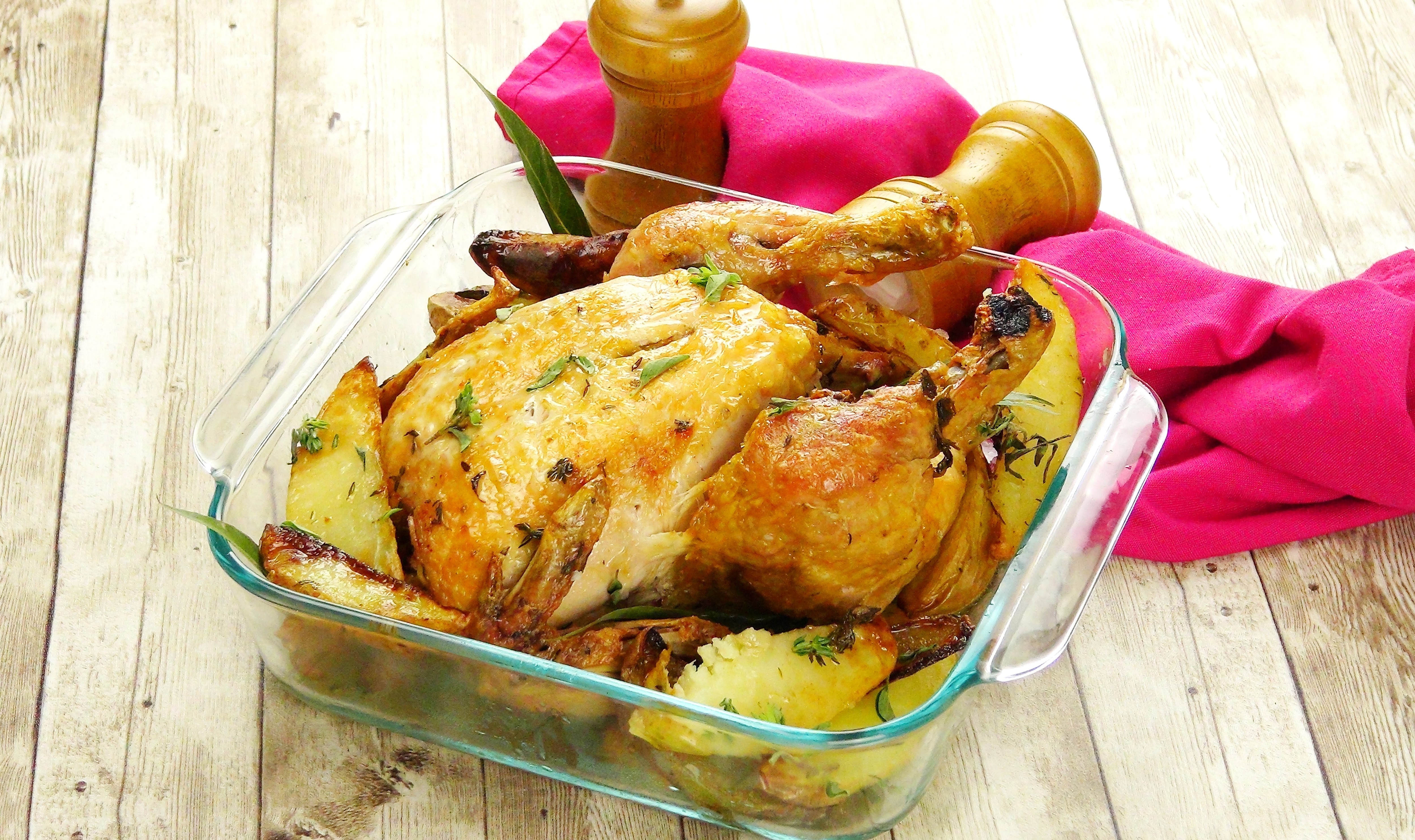 Pollo intero in friggitrice ad aria: la ricetta del secondo gustoso e salutare