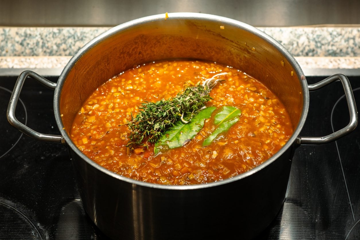 Quando la carne è vietata: i ragù di magro siciliani che trasformano l’astinenza in tradizione