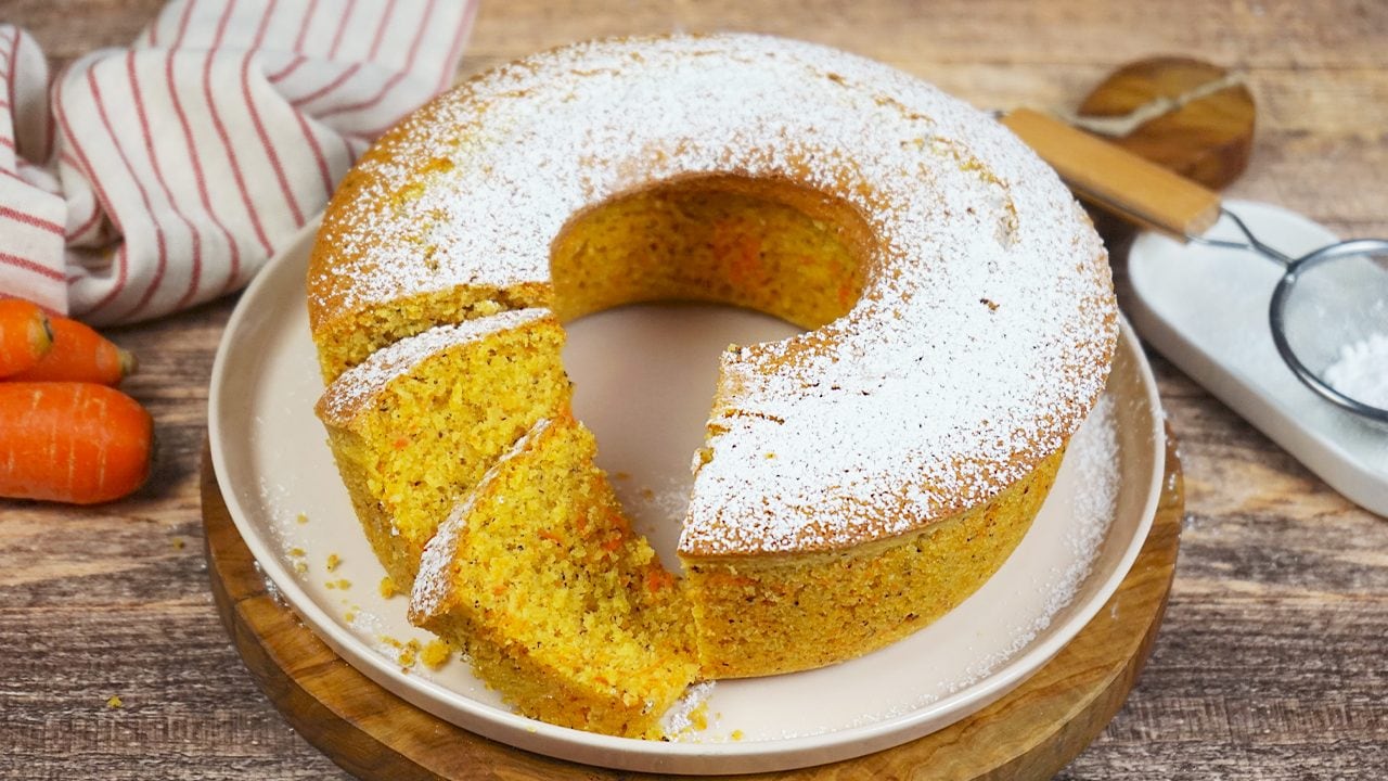 Torta carote e nocciole