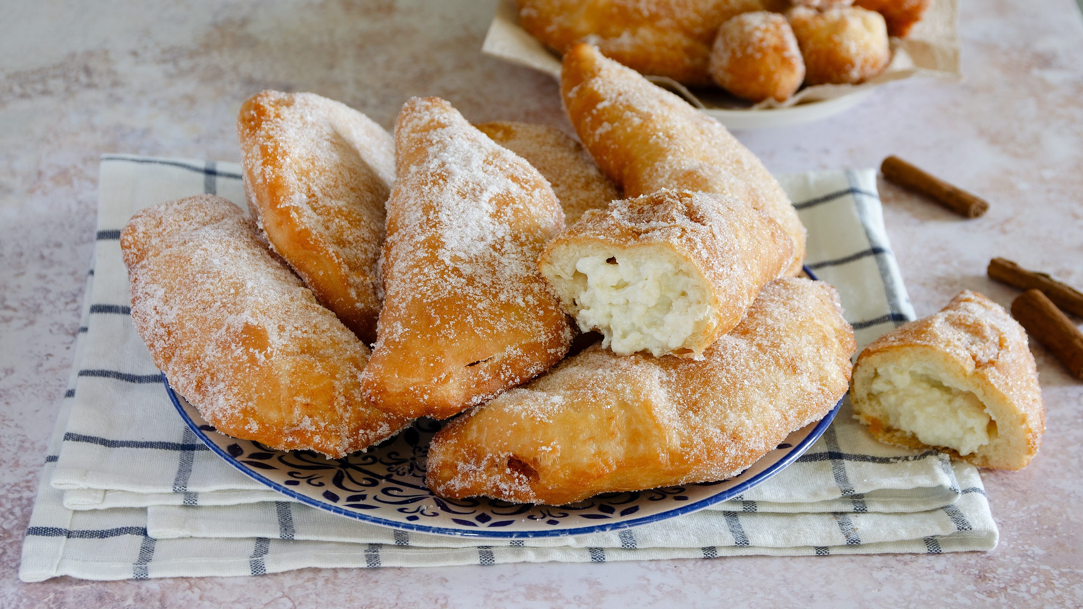 Raviole catanesi: la ricetta dei dolcetti siciliani ripieni di ricotta