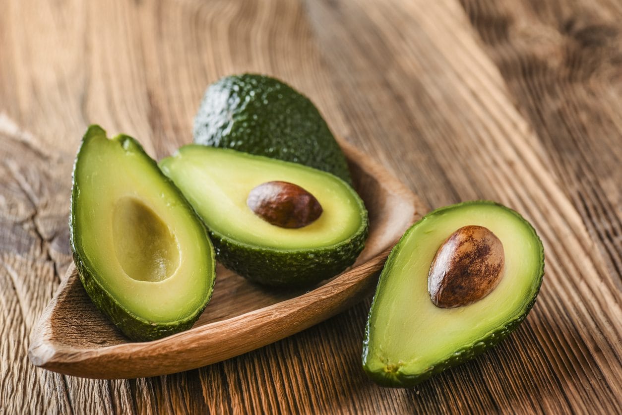 Come far maturare l'avocado rapidamente: i trucchi più efficaci